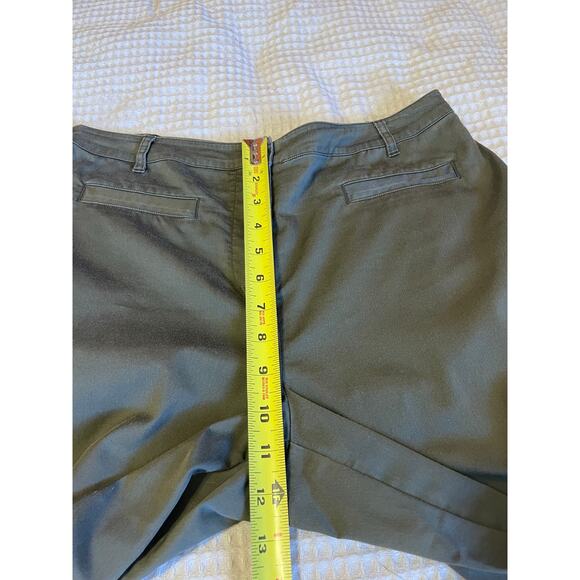 Chico’s Forrest Green Chino Style Capri Pants Size 1 (Medium 8) Minimalist - Picture 5 of 10